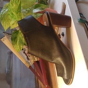 Peekaboo Toe Leather Heels